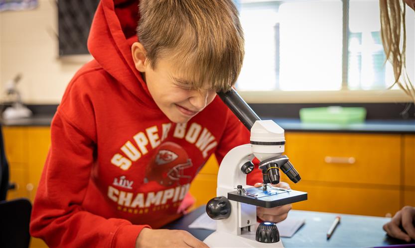Students use microscopes in science class